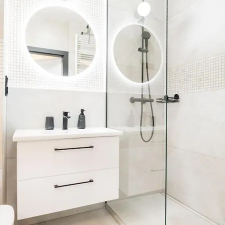 Soho View 1 Apartment *